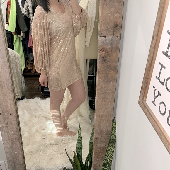 Vine & Love Dresses & Skirts - Vine & Love champagne rose gold sequin party dress size small new with tags